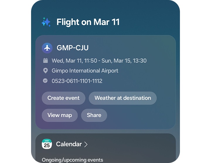갤럭시 S26 울트라가 홈 화면을 표시하고 있습니다. 홈 화면에서 Finder를 누릅니다. 검색창에 3월 제주 여행이 입력됩니다. 항공편의 세부 정보가 이벤트 생성, 목적지의 날씨, 지도 보기, 공유 등 안내 문구가 있는 확인하기 쉬운 카드에 표시됩니다. 스크롤하면 캘린더, 리마인더, 삼성 노트를 포함한 다양한 앱에 저장된 여행에 대한 추가 정보가 모두 표시됩니다.