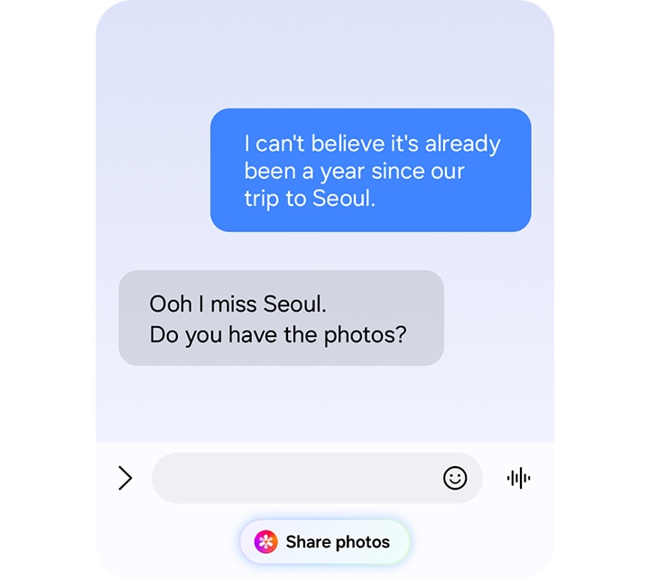 문자로 대화하는 중 누군가 서울 여행 때 촬영한 사진을 요청합니다. 이때 Now Nudge가 지능적으로 사용자에게 사진 공유 버튼을 메시지로 제안합니다. 버튼을 누르면 서울 사진이라는 키워드가 있는 검색창이 나타나고 갤러리 팝업창에 관련된 사진이 표시됩니다. 사용자는 사진을 확인하고 선택하며, 친구에게 한 번에 사진을 공유합니다.