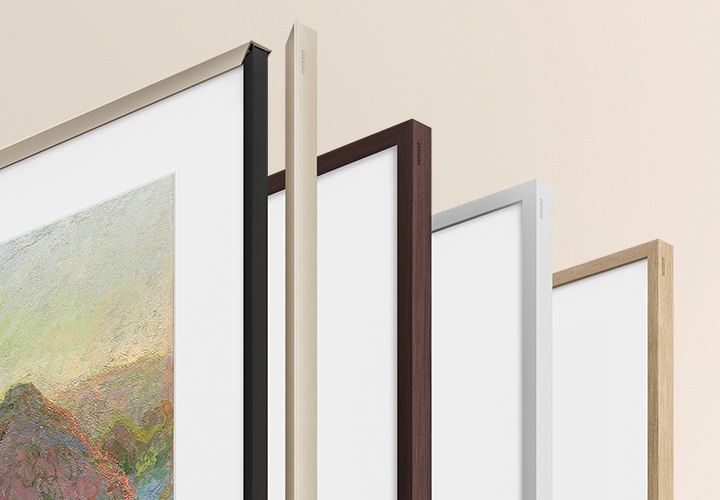 앞에서부터 챔퍼 샌드골드 베젤, 플랫 브라운 베젤, 플랫 화이트 베젤, 플랫 티크 베젤이 설치된 The Frame의 우측 상단 확대 컷이 배치되어 있습니다. 맨 앞에 챔퍼 샌드골드 베젤이 설치된 The Frame의 경우 우측 테두리가 살짝 분리되어 있습니다.