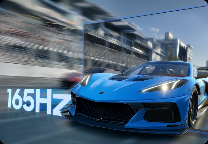 TV 화면에서 자동차가 나오는 모습이 보입니다. 자동차 주변은 흐릿하게 보이지만 자동차는 또렷하게 보입니다.