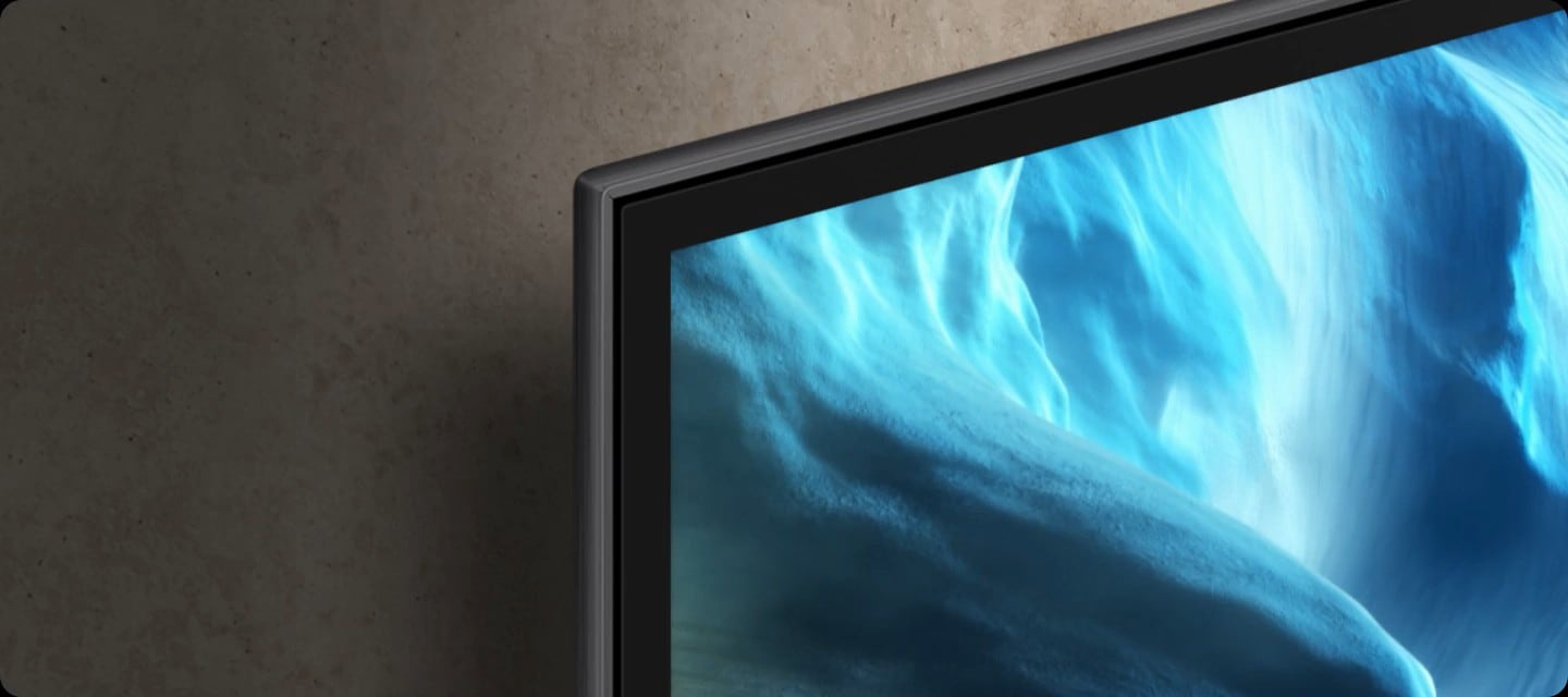 TV의 좌측 상단이 확대되어 보여지고 있습니다.