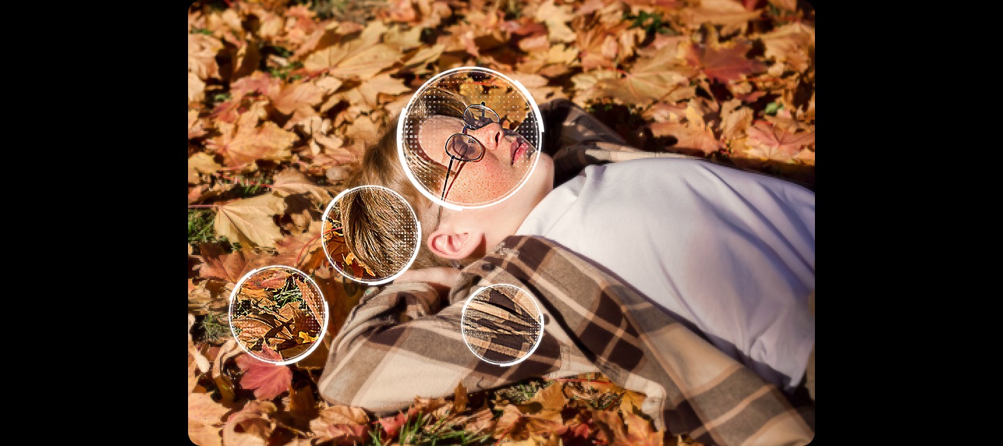 소년이 나뭇잎 위에 누워 있습니다. 나뭇잎, 머리카락, 안경, 옷에 동그라미가 처져 있습니다.