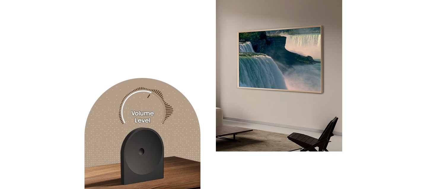 왼쪽에는 장식장 위에 스피커가 놓여 있으며, 스피커 위에는 ‘Volume Level’이 표시되어 있습니다. 오른쪽에는 벽에 TV가 설치되어 있으며, 화면에는 폭포가 보여지고 있습니다.