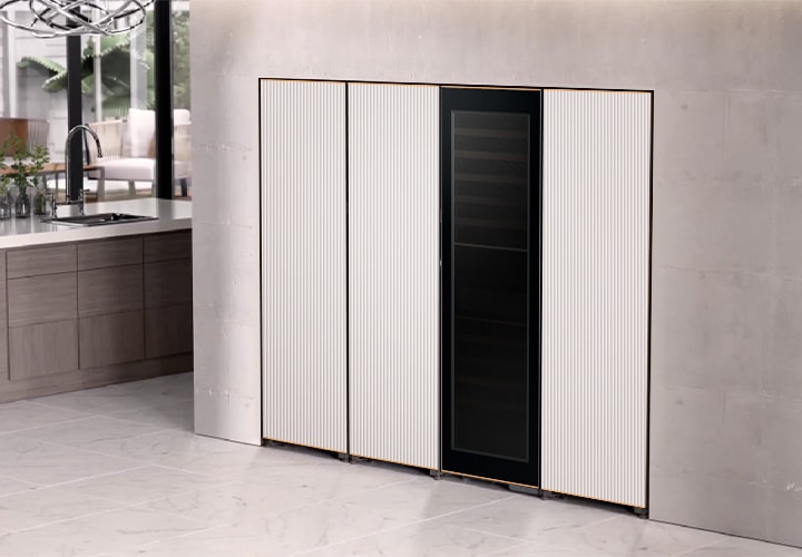 그레이톤 벽면에 인피니트 라인 1도어 냉장고, 냉동고, 와인냉장고, 김치냉장고 페어가 딱 맞게 설치되어 있는 연출된 인테리어 이미지 입니다.