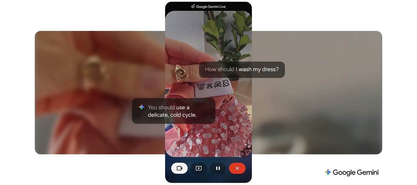 Google Gemini Live가 활성화된 상태에서 사용자가 원피스 세탁 방법을 물어보고 있습니다. 카메라 화면에는 세탁 기호가 표시된 라벨이 나타나고, 화면 하단에는 Google Gemini 로고가 표시됩니다.