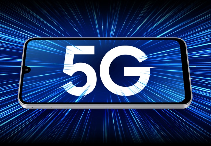 갤럭시 와이드9 디스플레이에 굵은 5G 문구가 띄워져 있고 주변에는 화려한 선형 그래픽이 표현되어 스트리밍, 게임, 다운로드를 위한 초고속 5G 연결을 강조합니다.