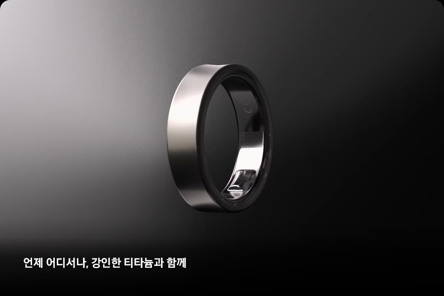 원형의 갤럭시 링이 화면 중앙에 자리한 제품 소개 이미지입니다. 