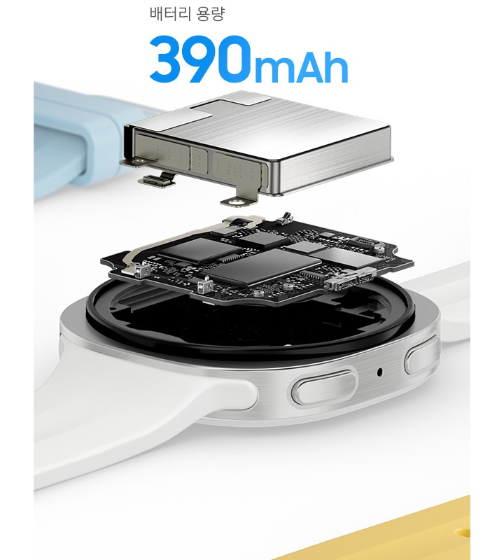 배터리 용량 390mAh. 갤럭시 워치9 바디 내부의 구성품을 클로즈업한 모습입니다.