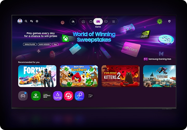 TV 화면 속으로 게임 화면이 보여지고 있습니다.