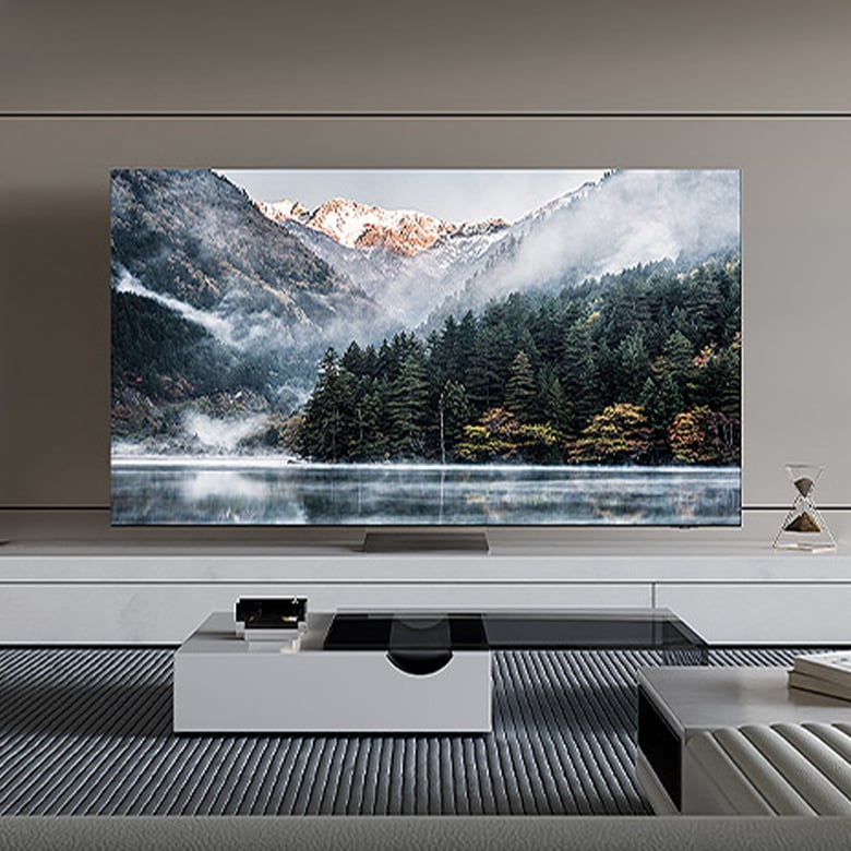 벽면에 삼성 tv가 걸려있습니다. 