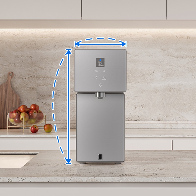 베이지톤 주방에 삼성전자 Bespoke AI 정수기 제품이 설치되어 있습니다.