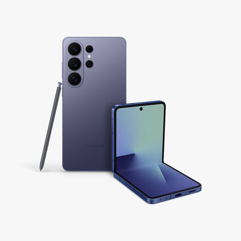 코발트 바이올렛 색상의 갤럭시 S26 울트라와 블루 쉐도우 색상의 갤럭시 Z 플립7 제품 이미지입니다.