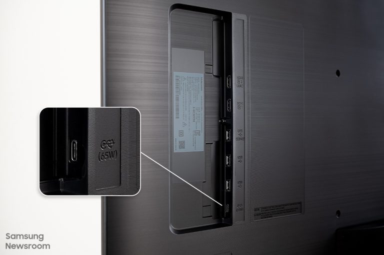 스마트 모니터 M7 시리즈는 후면에 USB-C 타입 케이블 포트를 탑재하고 있다. 