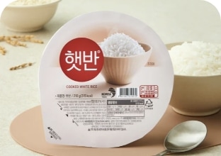 [햇반 제품 패키지 전면이 연출된 이미지]