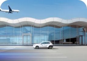 [쏘카 공항이동 서비스 안내를 위해 공항 앞 쏘카 차량이 이동하는 모습]