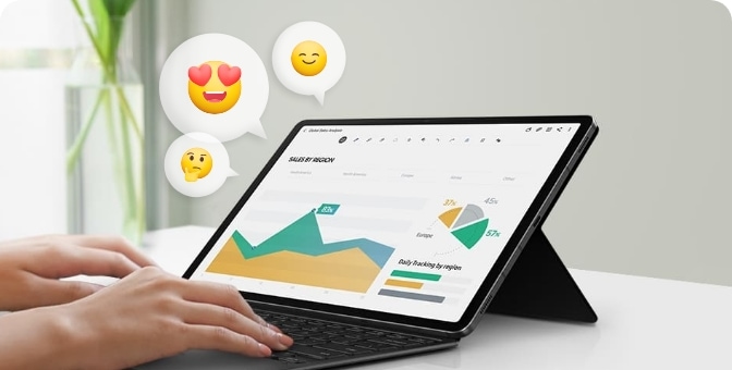 갤럭시 탭에 타이핑 하고 있는 모습의