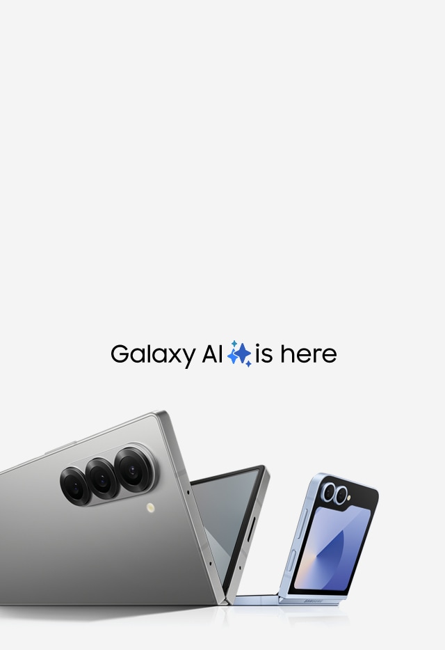 Galaxy AI is here 문구가 쓰여져있고 Galaxy Z Fold6가 눕혀져서 살짝 벌어져 있는 채로 왼쪽에 있고, Galaxy Z Flip6가 화면이 열린 채로 오른쪽에 있는 모습