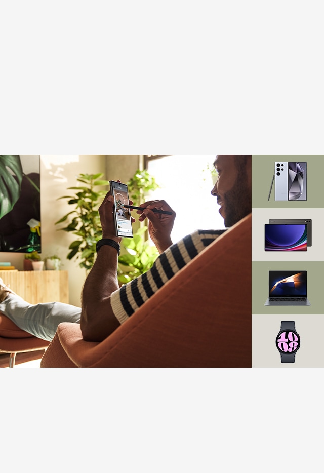 외국인 남성이 거실에서 의자에 앉아 휴대폰을 하고 있으며, 우측 상단 부터 휴대폰, 탭, 노트북, 워치가 위치해 있는 모습