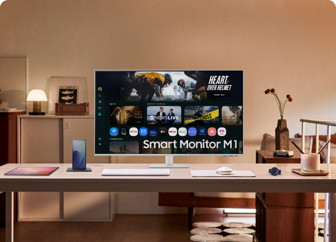 서재 배경으로 책상 중앙에는 모니터가, 좌측에는 태블릿과 스마트폰이, 우측에는 갤럭시 워치가 배치된 이미지