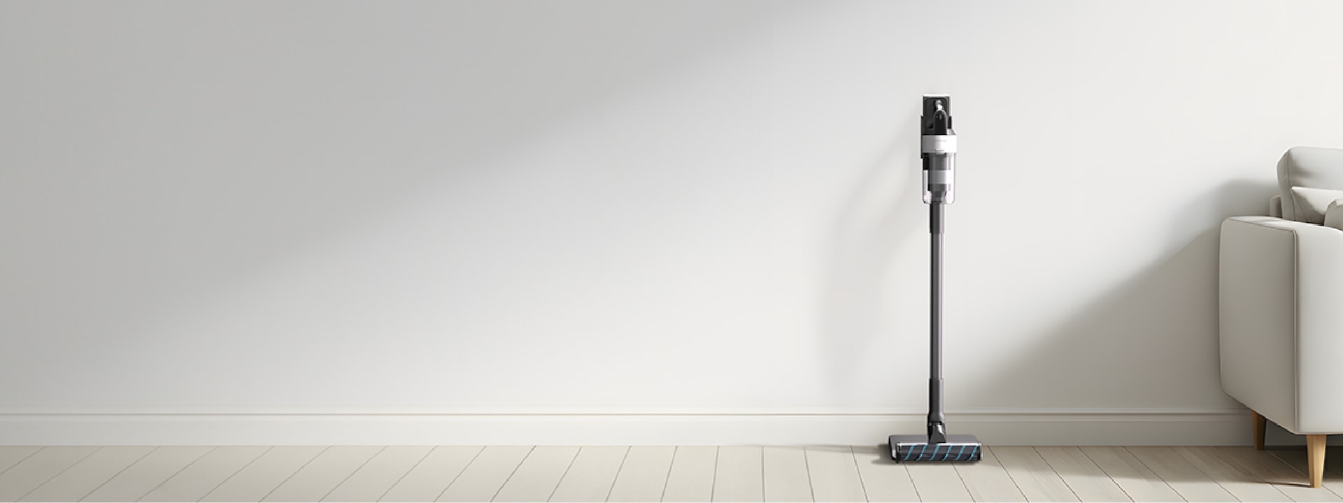 베이지 톤 거실 맨 우측에 소파가 배치되어 있으며, 그 옆에 배치되어 있는 제트 핏