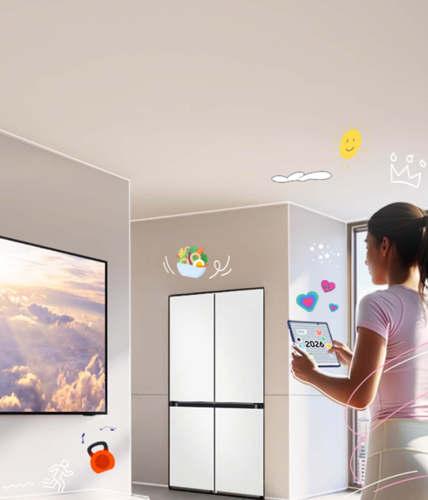 거실 배경으로 왼쪽에 TV, 중앙에 냉장고 제품이 배치되어 있으며 우측에 여성이 트레이닝복을 입고 폴드 화면을 보고 있고, TV 아래에는 스피커 이모지가, 냉장고 위에는 그릇에 채소가 담긴 이모지, 우측 창문에는 구름과 태양 이모지, 여성이 들고 있는 폴드 위에는 하트 이모지가 배치된 KV 이미지