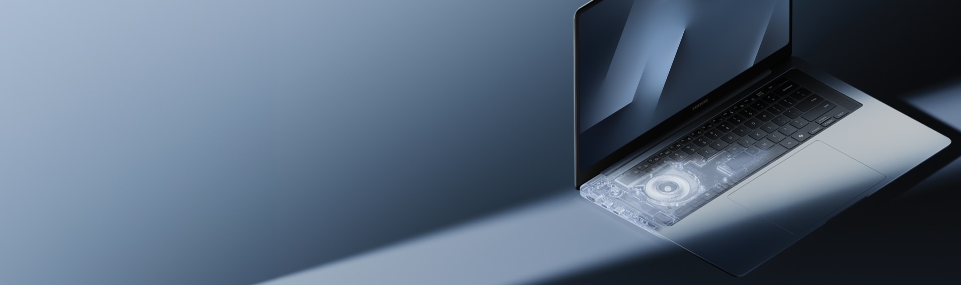 갤럭시 북6 프로 제품이 펼쳐져 있고 45도로 비스듬히 놓여있는 모습