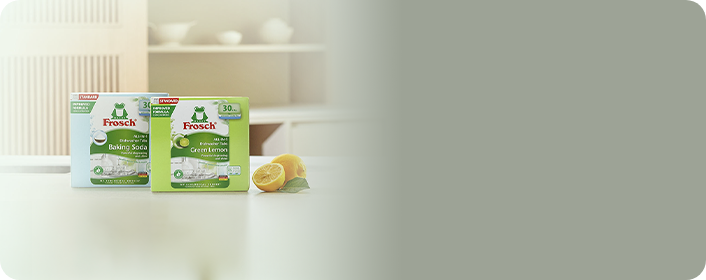 주방 풍경, 테이블에 놓인 프로쉬 식기세척기세제 베이킹소다 제품, 프로쉬 식기세척기세제 그린레몬 제품