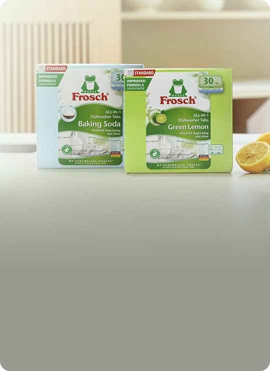 주방 풍경, 테이블에 놓인 프로쉬 식기세척기세제 베이킹소다 제품, 프로쉬 식기세척기세제 그린레몬 제품