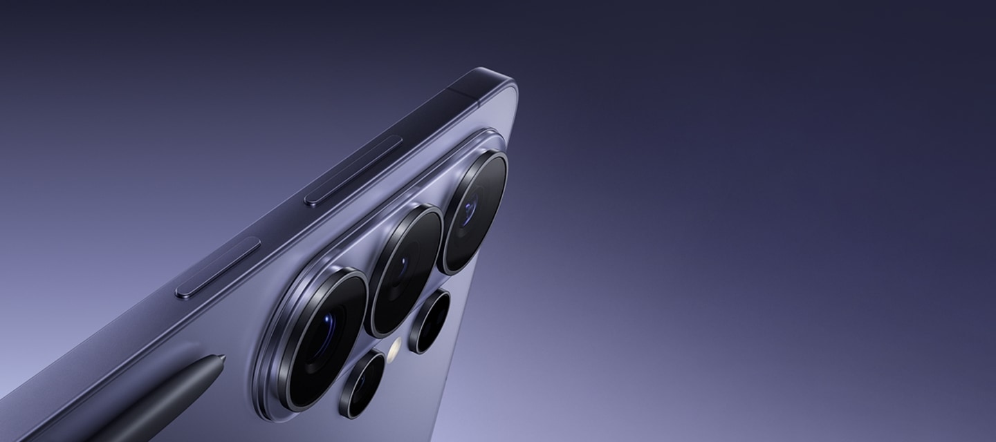 보라색 배경에 갤럭시 S26 울트라가 있는 모습