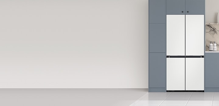 주방 가운데 냉장고가 빌트인 되어 있는