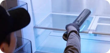 냉장고 내부를 UV 케어하는