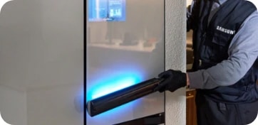 냉장고 외부를 UV 케어하는