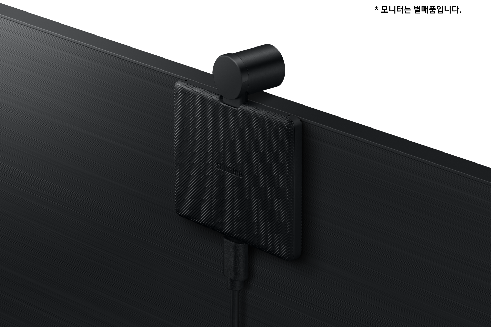 슬림핏 카메라 블랙 스마트 모니터에 장착한 모습 후면