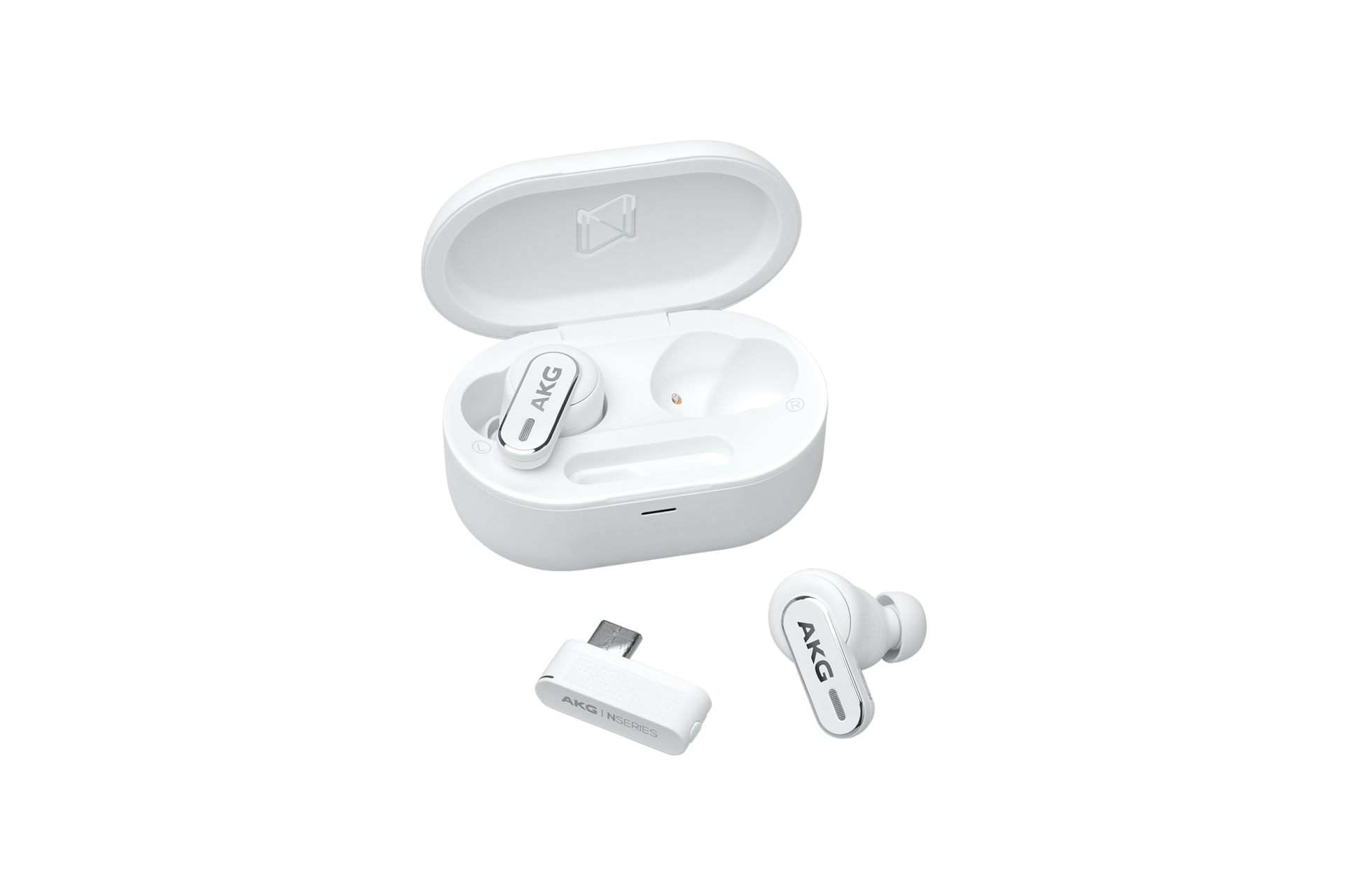 AKG N5 하이브리드 노이즈 캔슬링 무선 이어폰 화이트 뚜껑 오픈. 동글 & 이어폰 1개가 본체 앞에 놓여 있는 이미지