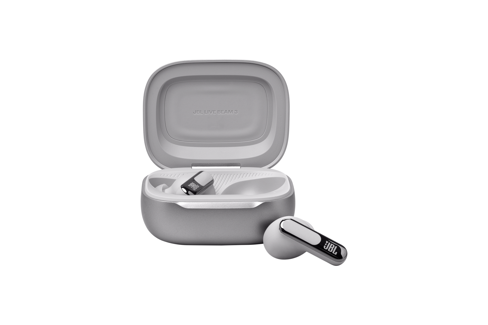 JBL LIVE BEAM 3 프리미엄 노이즈 캔슬링 무선 이어폰 실버 케이스가 열려 있으며 우측 이어폰이 케이스 밖으로 나와 있는 모습