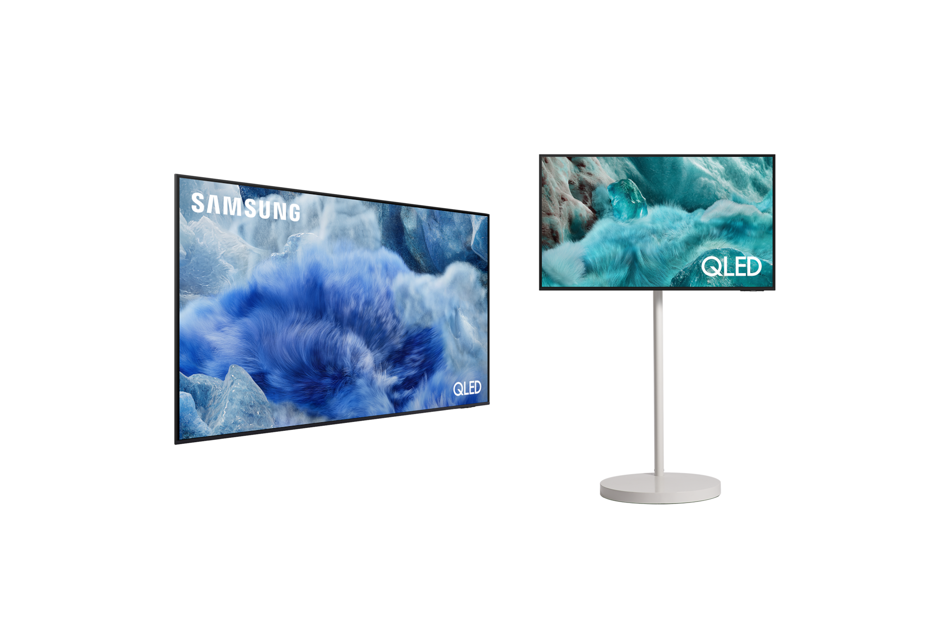 2025 QLED 4K QF8A (214cm) 풀 모션 슬림핏 벽걸이형 TV와 라이트 무빙스탠드에 2025 QLED 4K QF7A (108cm)가 장착되어 보입니다.