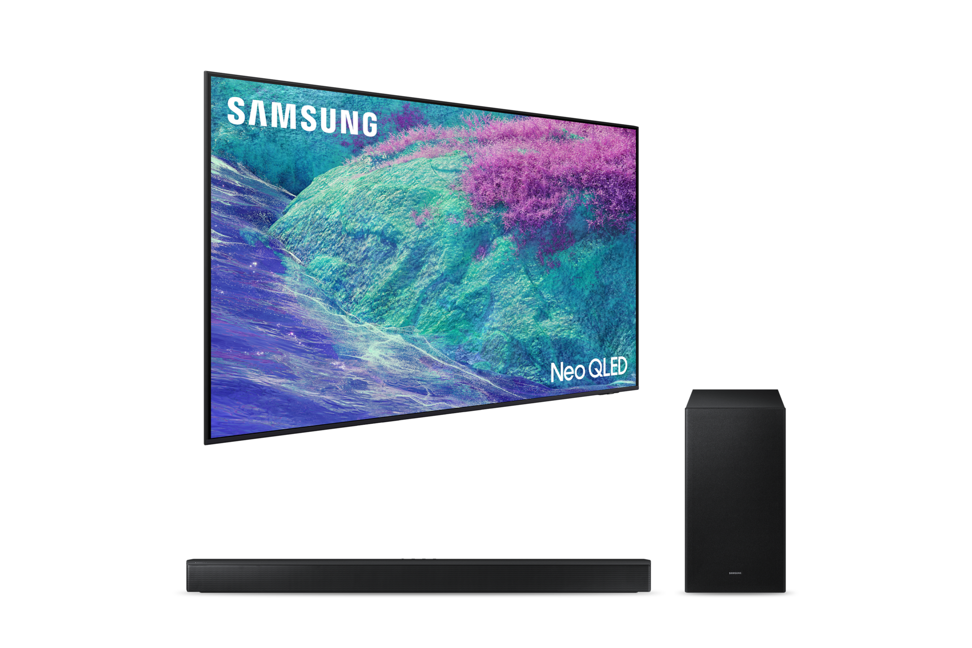 풀 모션 슬림핏 벽걸이형 TV의 좌측 30도 측면과 사운드바의 정면이 보입니다.