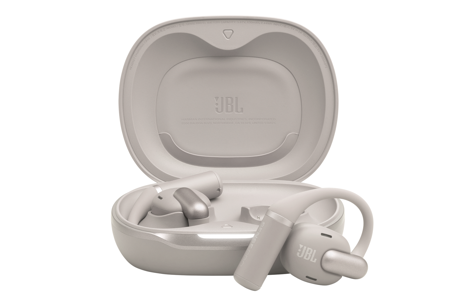 JBL SENSE PRO 오픈 이어 블루투스 이어폰 그레이 케이스가 열려 있으며 우측 이어폰이 케이스 밖으로 나와 있는 모습