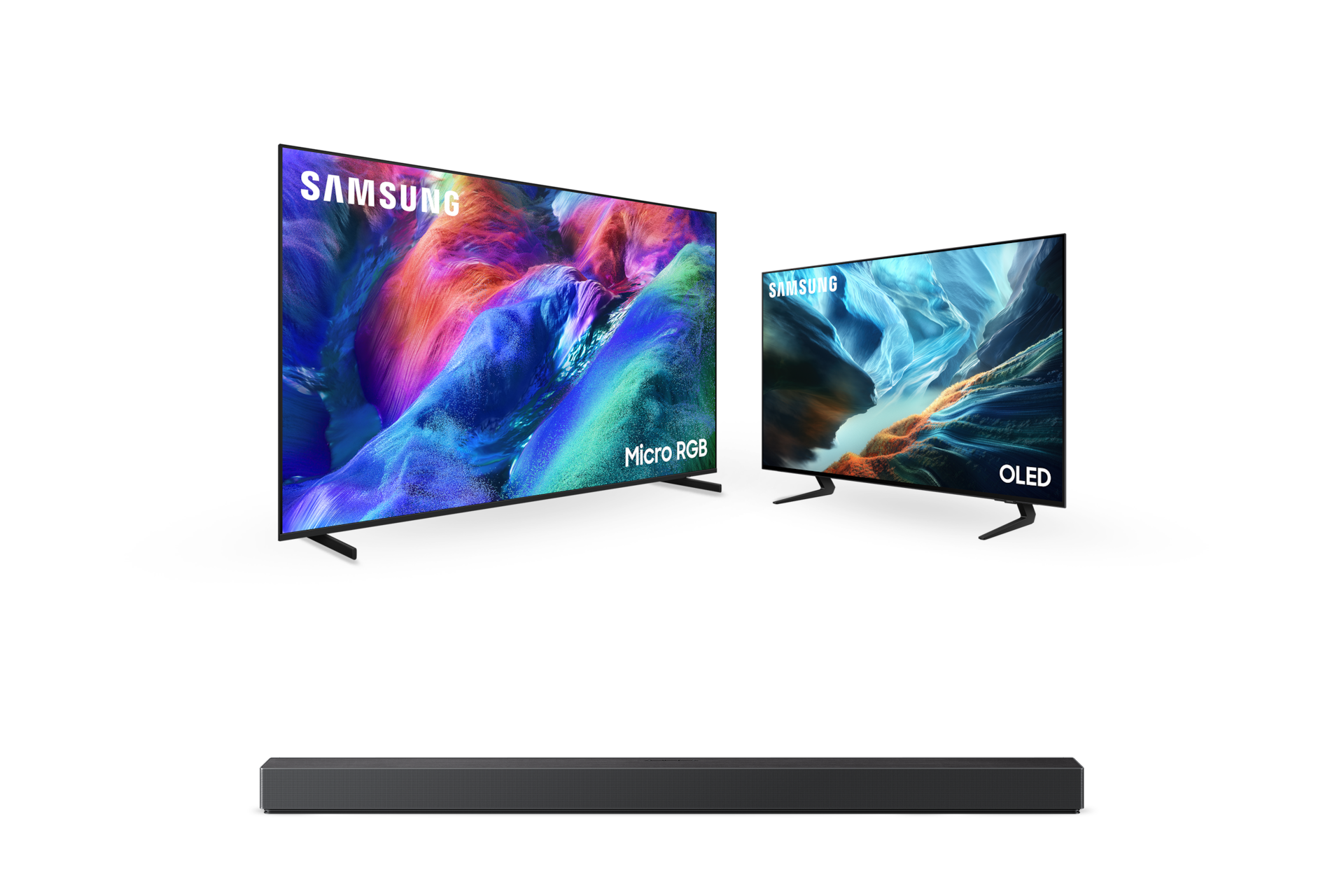 좌측에는 2026 Micro RGB RH85 (214cm) 스탠드형 TV가 우측 45도 방향으로 틀어져 있으며, 우측에는 2026 OLED SH90 (105cm) 스탠드형 TV가 좌측 45도 틀어져서 놓여 있습니다. TV 하단에는 7.1.2ch 올인원 사운드바 QS90H가 놓여 있습니다.