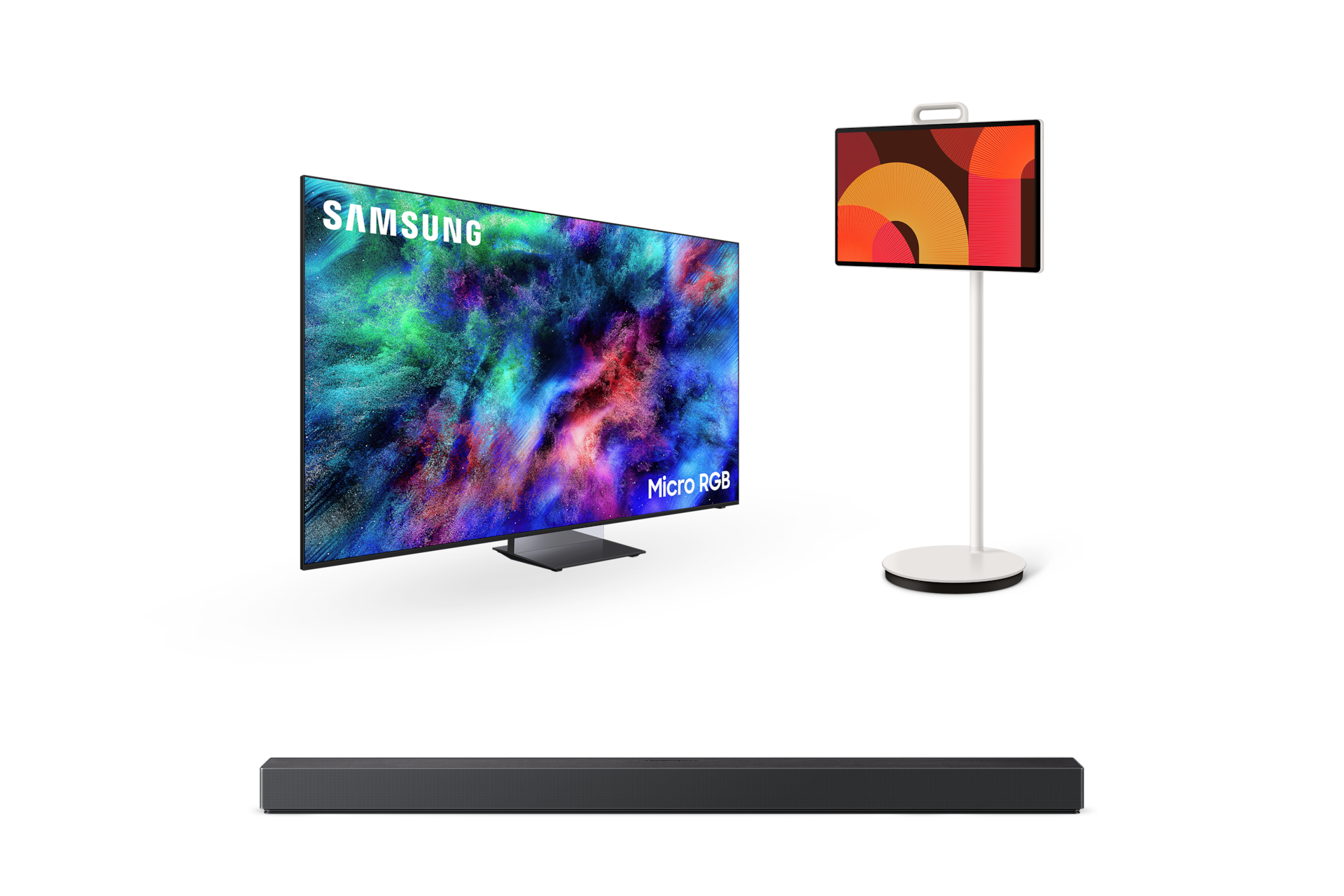 좌측에는 2026 Micro RGB RH95 (189cm) 스탠드형 TV가 우측 45도 방향으로 틀어져 있으며, 우측에는 스탠드에 결합된 The Movingstyle가 좌측 45도 틀어져서 놓여 있습니다. TV 하단에는 7.1.2ch 올인원 사운드바 QS90H가 놓여 있습니다.