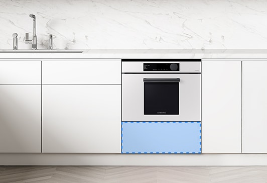 주방의 싱크대 하부장 안에 Bespoke 콤팩트 오븐을 설치한 모습입니다.