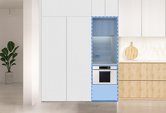 주방의 홈바장 안에 Bespoke 콤팩트 오븐을 설치한 모습입니다.