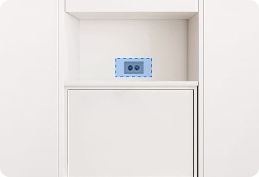 하단 수납장, 상단 홈바장 안에 빌트인 콘센트 2구가 있습니다.