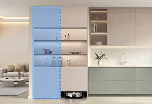 주방의 단독 홈바장 안에 Bespoke AI 스팀을 설치한 모습입니다. 홈바장에는 식기류와 장식품이 놓여있습니다.