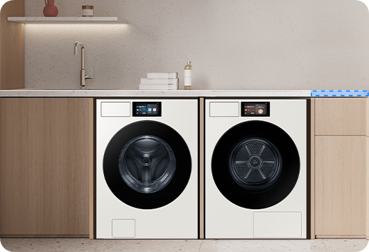 박스장 안에 Bespoke AI 세탁기, 건조기가 병렬로 설치되어 있습니다. 상판에는 인조 대리석이 있습니다.