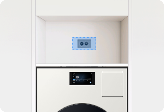 박스장 안에는 Bespoke AI 콤보 제품이 있고, 상단 홈바장 안에 빌트인 콘센트 2구가 있습니다.