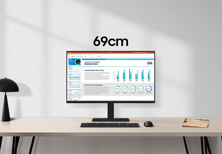 67.8cm 화면에는 PPT 파일이 표시됩니다. 80cm 디스플레이에는 화면에 펼쳐진 2페이지 분량의 워드 문서가 표시됩니다. 92.7cm 화면에는 PPT 파일, 워드 문서, 웹사이트가 표시됩니다. 100.6cm 디스플레이에는 워드 문서와 2개의 웹사이트가 표시됩니다. 124.3cm 화면에는 워드 문서, 2개의 웹사이트, 그리고 채팅창이 표시되어 있습니다.