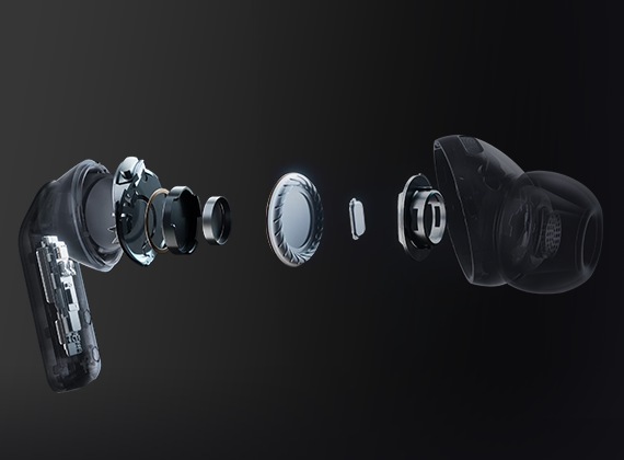 블랙 색상의 갤럭시 버즈4 프로의 기본 구조 이미지입니다. 이어버드 부분은 분리되어 있으며 중앙에는 우퍼와 트위터가 있습니다.