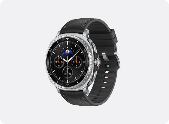 블랙 색상의 갤럭시 워치8 클래식 제품입니다.