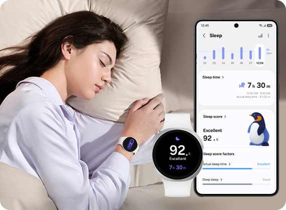 갤럭시 워치8을 착용하고 잠이 든 사람이 있습니다. 다음 이미지에는 갤럭시 워치8 화면에 수면 점수가 표시되어 있습니다. 마지막으로, 갤럭시 S26 울트라 메인 화면에 수면 점수 정보와 분석이 표시되어 있습니다.